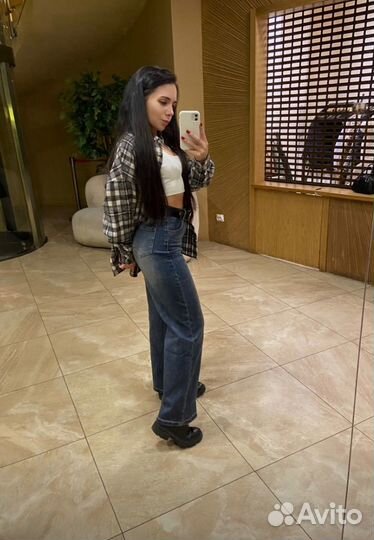 Джинсы с высокой посадкой трубы