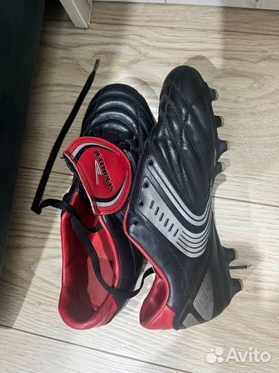 Детские футбольные бутсы