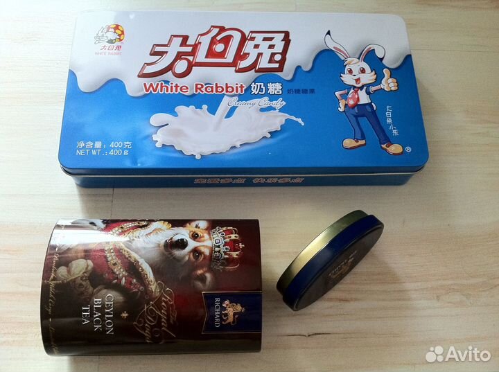 Коробки жестяные и деревянная из-под чая