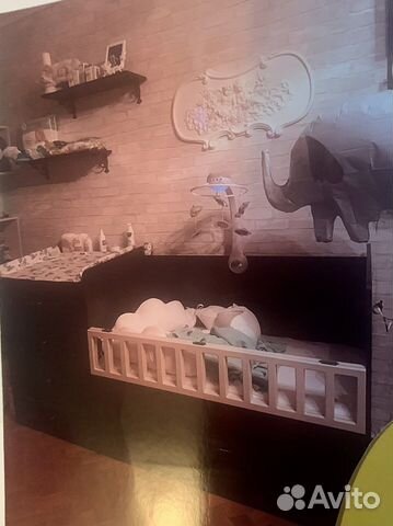 Детская кровать с комодом, пеленальным столом