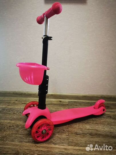 Самокат трехколесный с сиденьем