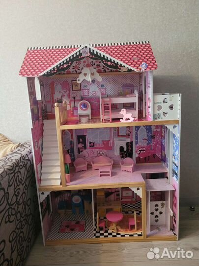 Кукольный домик с мебелью