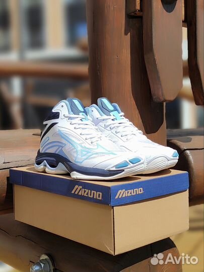 Кроссовки волейбольные Mizuno