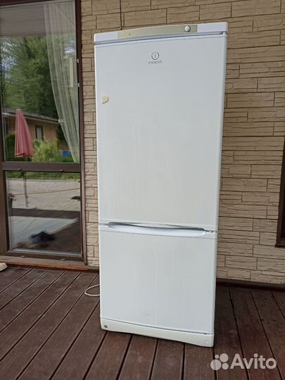 Холодильник бу Indesit