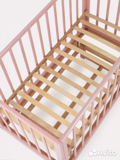 Детская кроватка с маятником