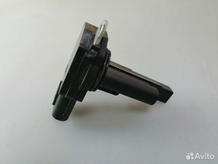 Датчик расхода воздуха Toyota Rav 4