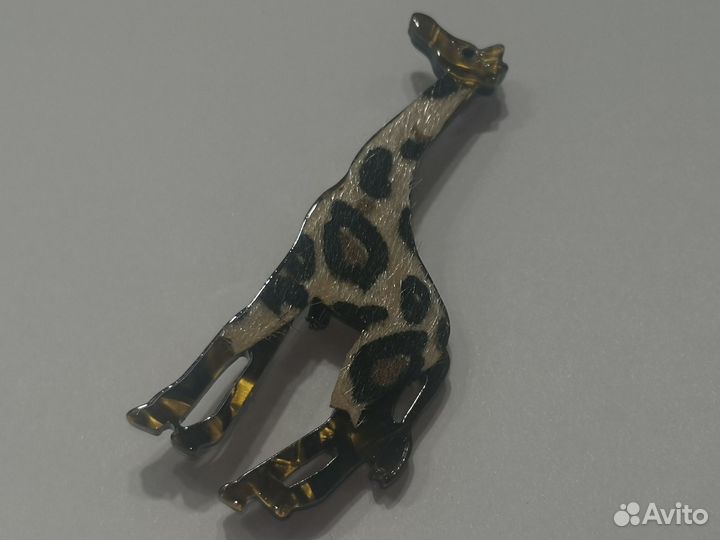 Брошь пластик жираф