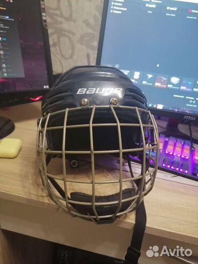 Хоккейный шлем