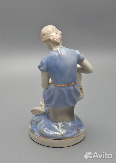 Статуэтка «Вышивальщица», скульптор Квитницкая Гже