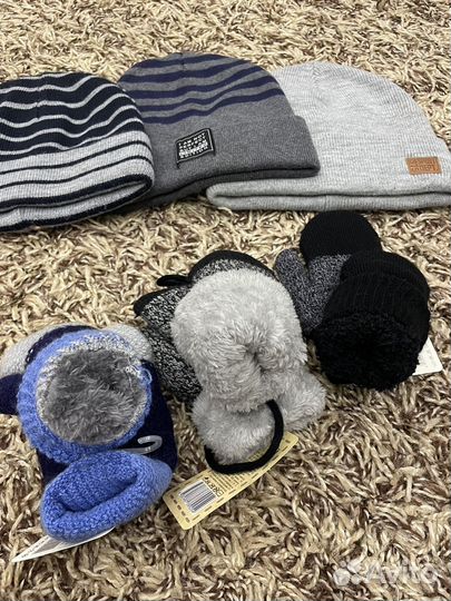Шапки и варежки для мальчика новые