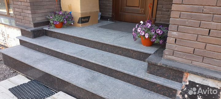 Ступени, крыльцо из гранита