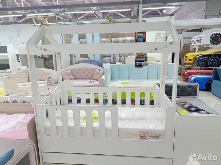 Кровать домик