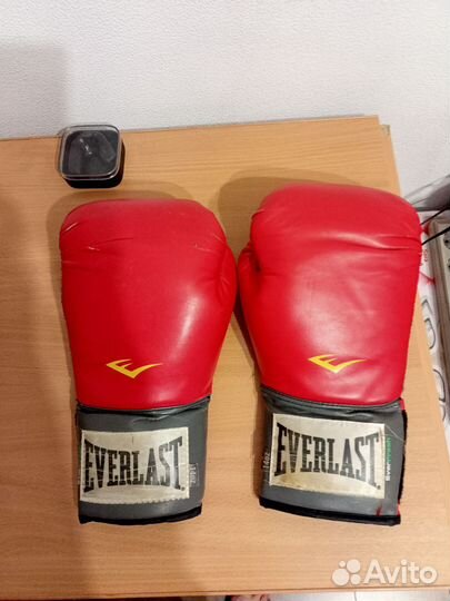 Боксерские перчатки 14 oz everlast