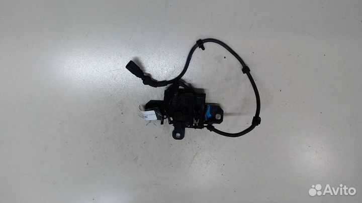 Замок капота Volkswagen Golf 4, 1999