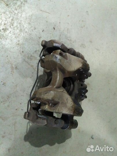 Суппорт задний левый Mercedes-Benz C-Class W204