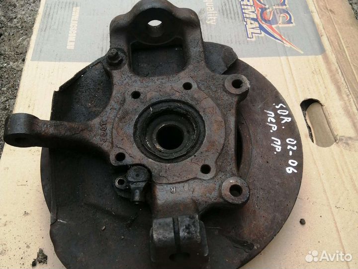 Кулак передний правый в сборе дорест Kia Sorento 1