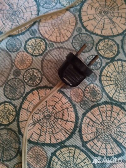 Яркий электрический светильник для гаража