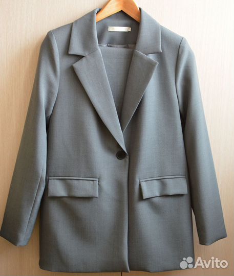 Брючный костюм женский