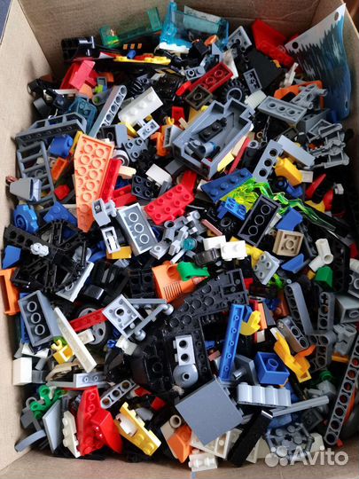 Продаётся лего 2 коробки от бумаги а4