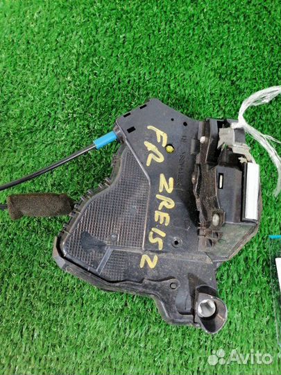 Замок двери передний правый Toyota Corolla Rumion