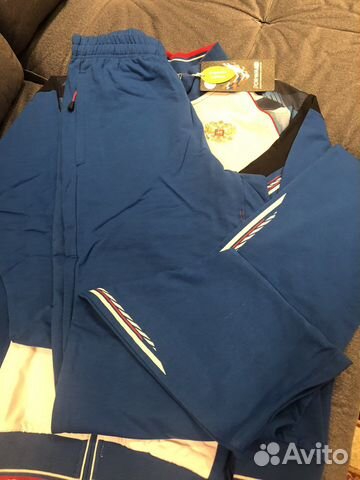 Продам спортивный костюм