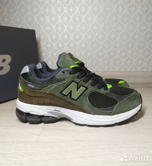 Кроссовки New Balance 2002r