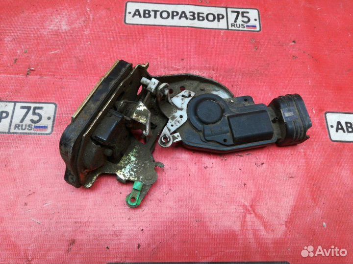 Замок двери задний левый Toyota Carina AT211 7AFE
