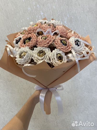 Подарки и букеты: чай, кофе, цветы, конфеты