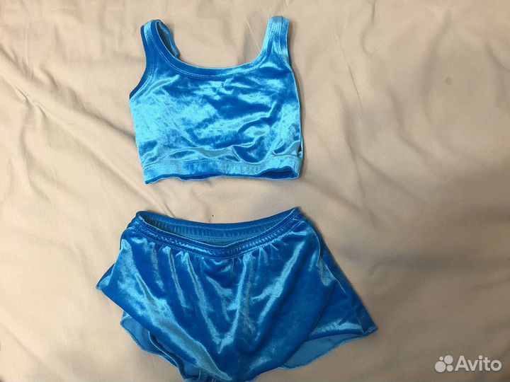 Бархатный костюм для выступлений