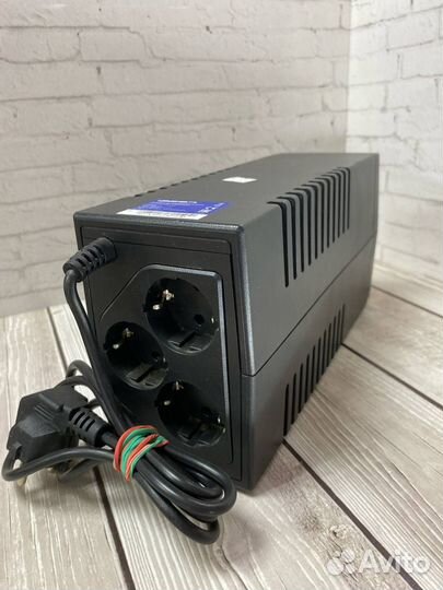 Источник бесперебойного питания ippon 1050s