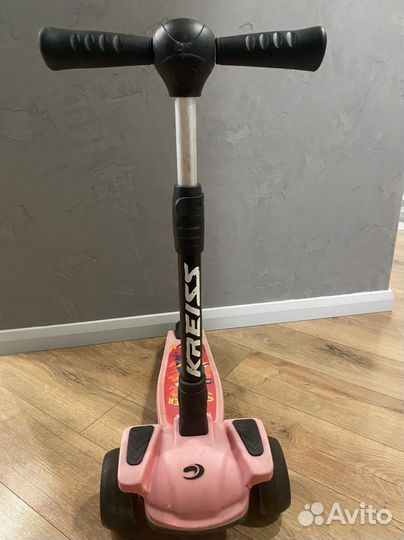 Самокат трехколесный