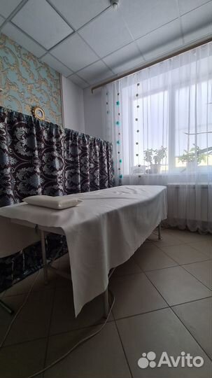 Массажистка