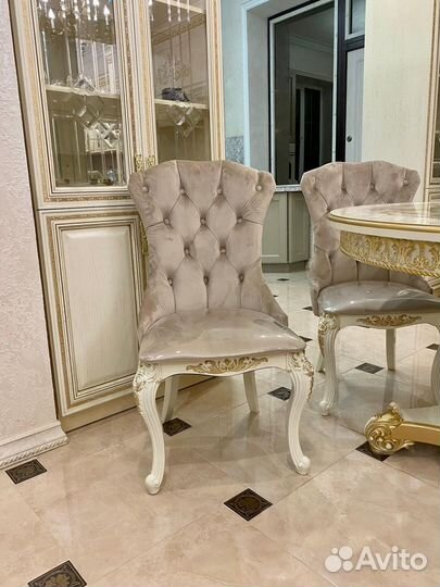 Стол со стульями