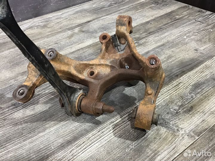 Кулак поворотный задний Фольксваген Джетта 6