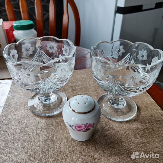 Конфетница на ножке