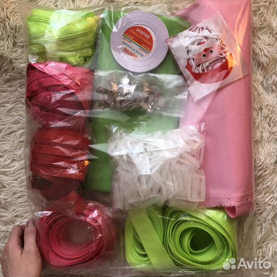 Ткань,мех,уплотнитель,стропа,молния, пряжки итд