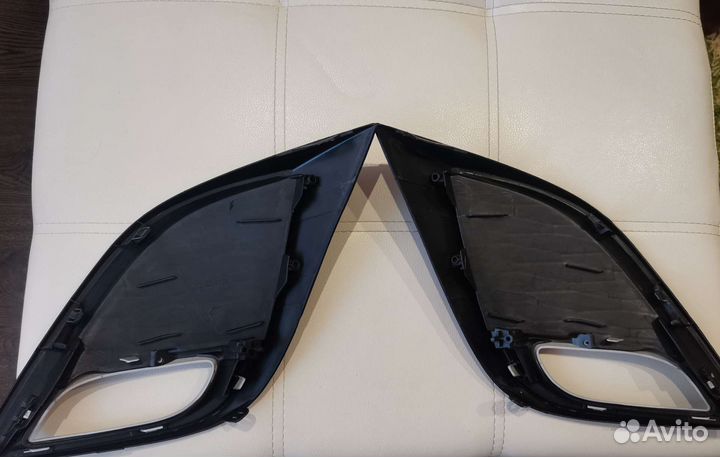 Продам рамку противотуманной фары Mazda3