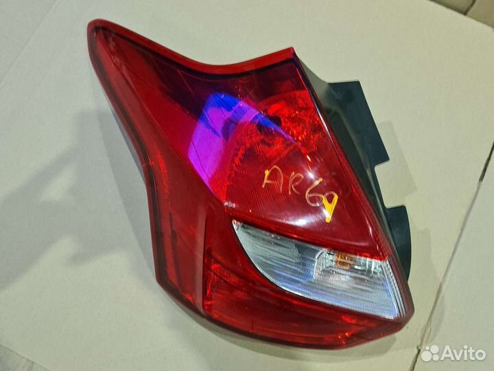 Задний левый фонарь Ford Focus 3 хэтчбек