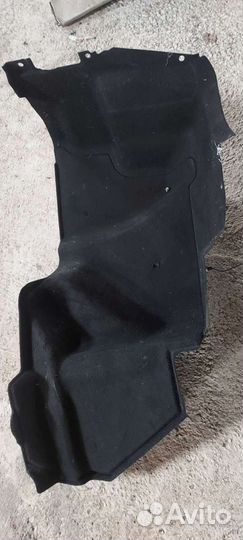 Обшивка багажника левая на Nissan fuga