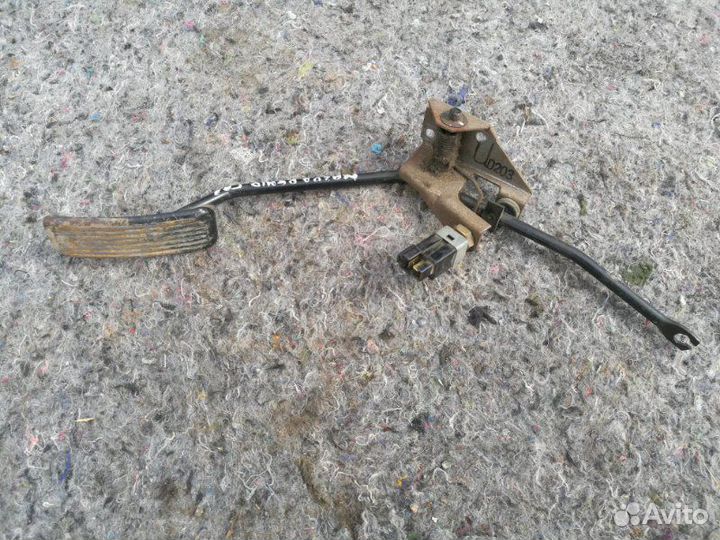 Педаль газа Mazda Demio DW 1.3 1997