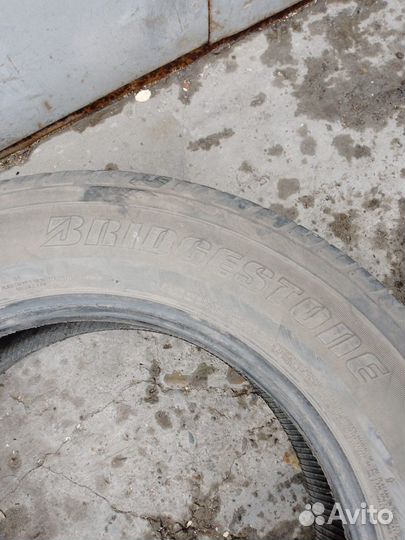 Bridgestone Dueler H/T D687 225/65 R17