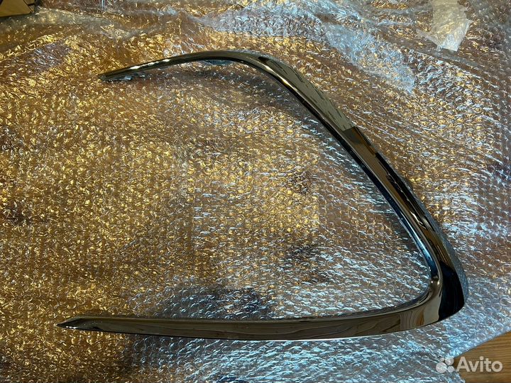 Молдинг переднего бампера левый Toyota Camry V70