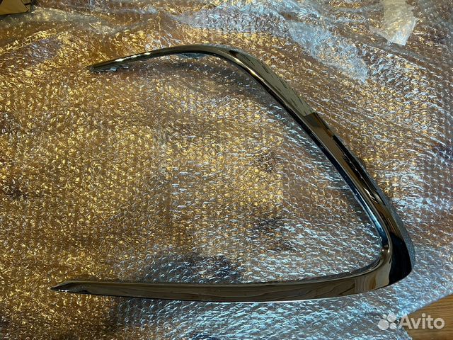 Молдинг переднего бампера левый Toyota Camry V70