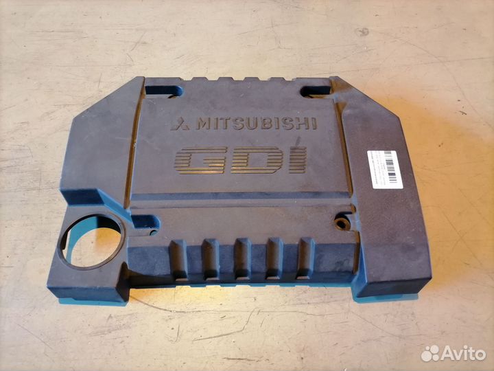 Декоративная крышка двс MR560095 Mitsubishi Lancer