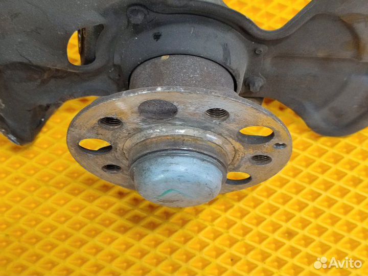 Кулак поворотный левый Mercedes E W207 1.8 M271