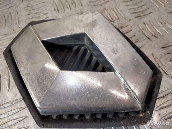 Эмблема передняя Renault Megane II