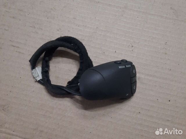 Кнопка рулевого колеса на Renault Duster 2012-н.в