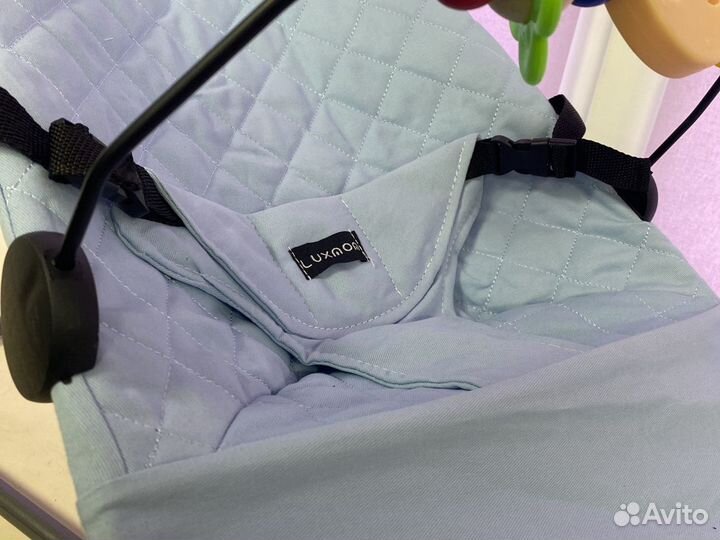 Шезлонг с игрушками