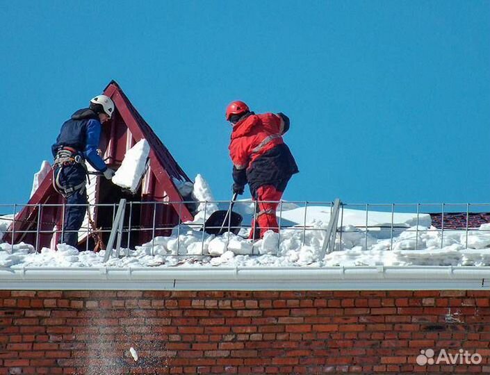 Чистка (уборка)крыши от снега и льда