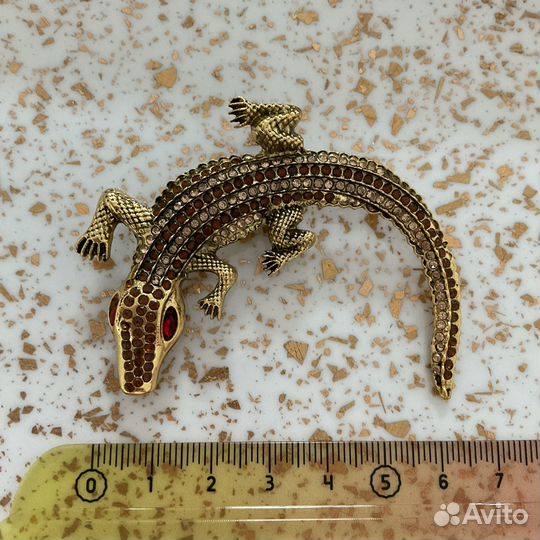 Брошь крокодил